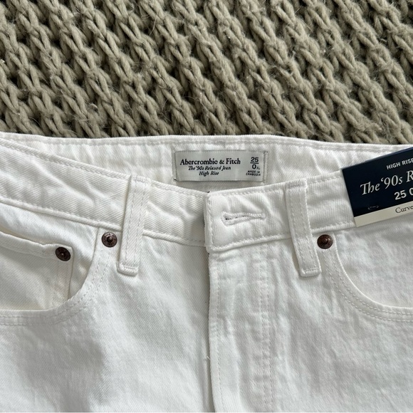 Abercrombie & Fitch White Curve Love 90s Relaxed Jean High Rise 25 Extra Long - Picture 2 of 3